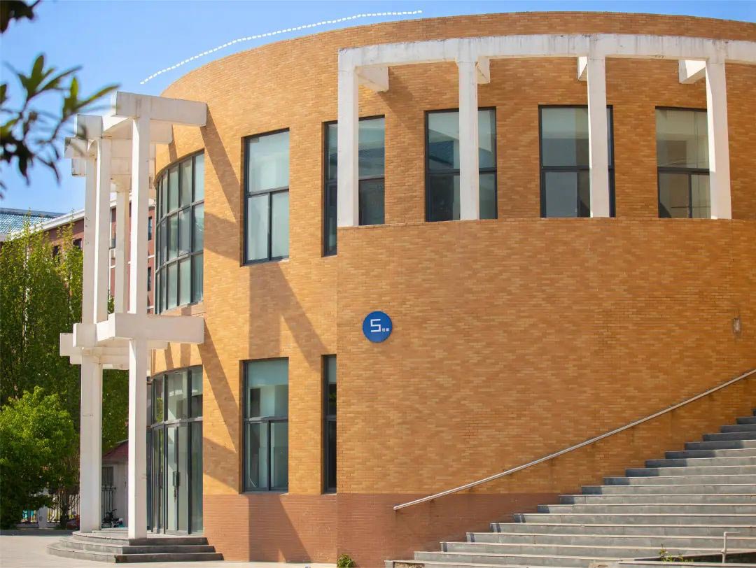 走进校园，换个角度看爱婴